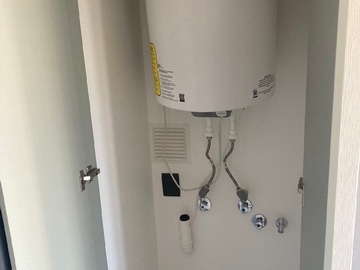 termo eléctrico y conexión lavadora