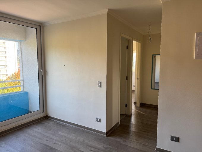 Vista de la sala y pasillo