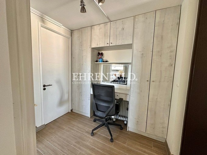 Home Office en pasillo.