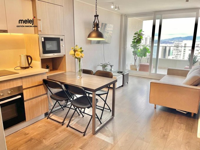 Cocina y living con salida a terraza