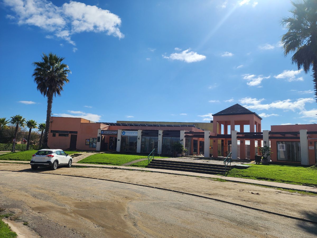 Lugar del Minimarket y estacionamientos.