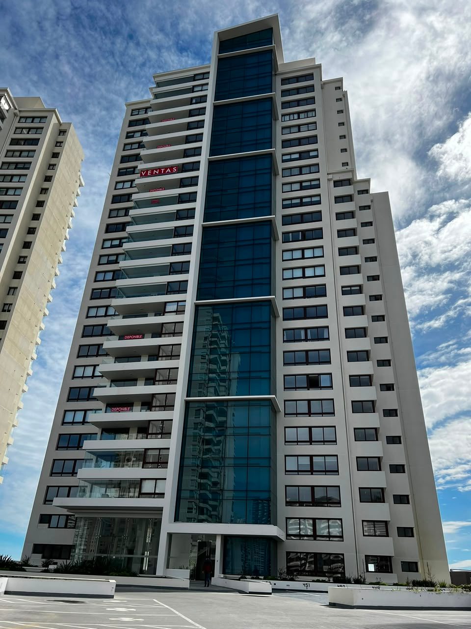 vista frontal de edificio