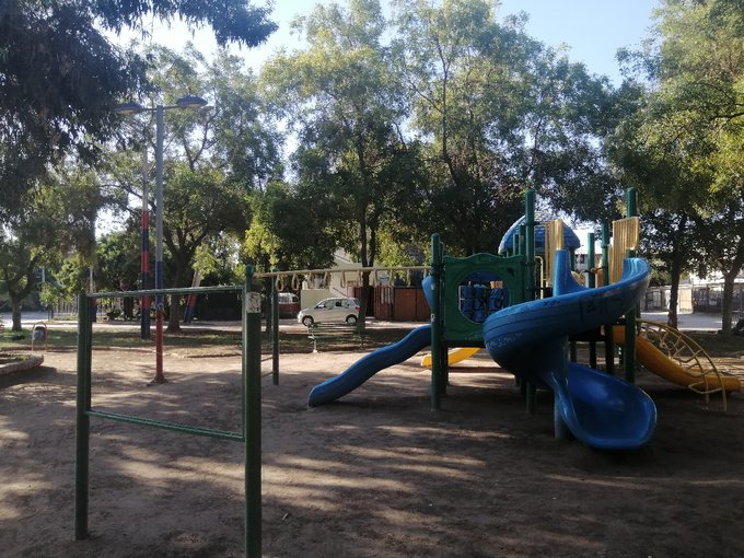 Plaza afuera del edificio