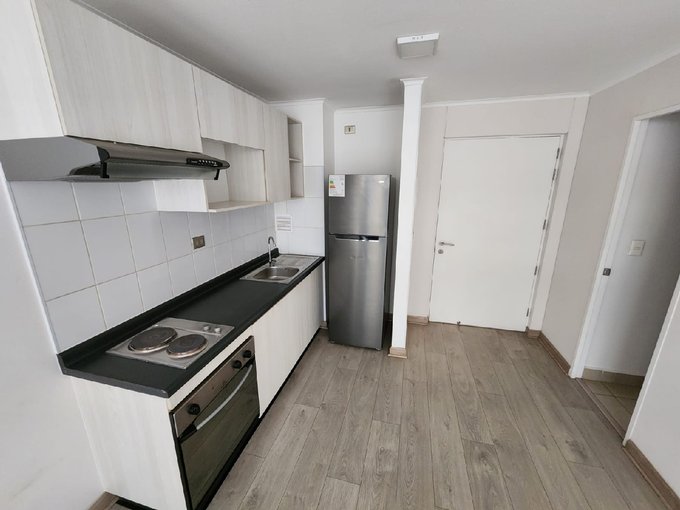 Cocina con refrigerador