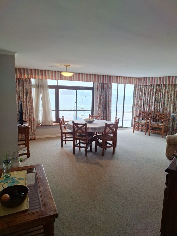 Vista luminosa , alfombras recién lavadas impecables vista