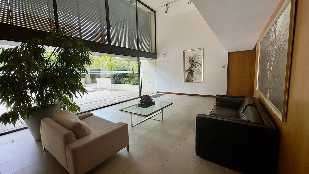 Salon acceso edificio