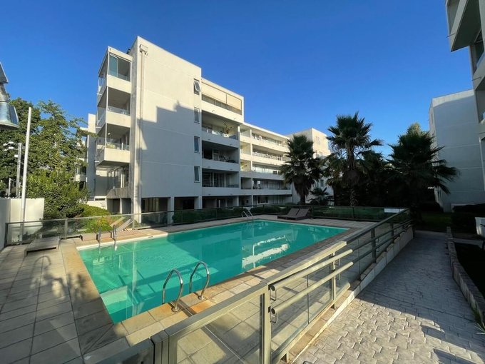 Vista edificio desde piscina