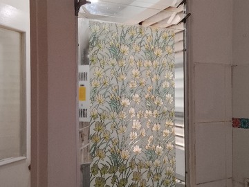 Ventana en cocina que conecta con logia