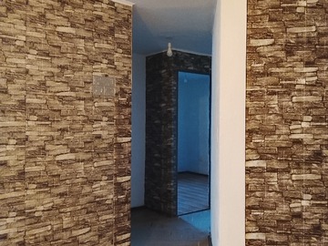 Pasillo interior que conecta habitaciones