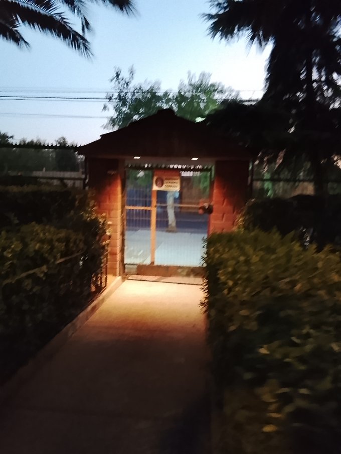 Puerta de acceso con llave