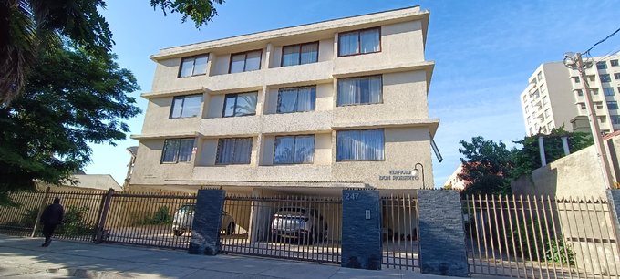 Edificio en Camilo Henriquez 247