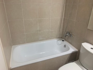 Baño con tina y conexion lavadora