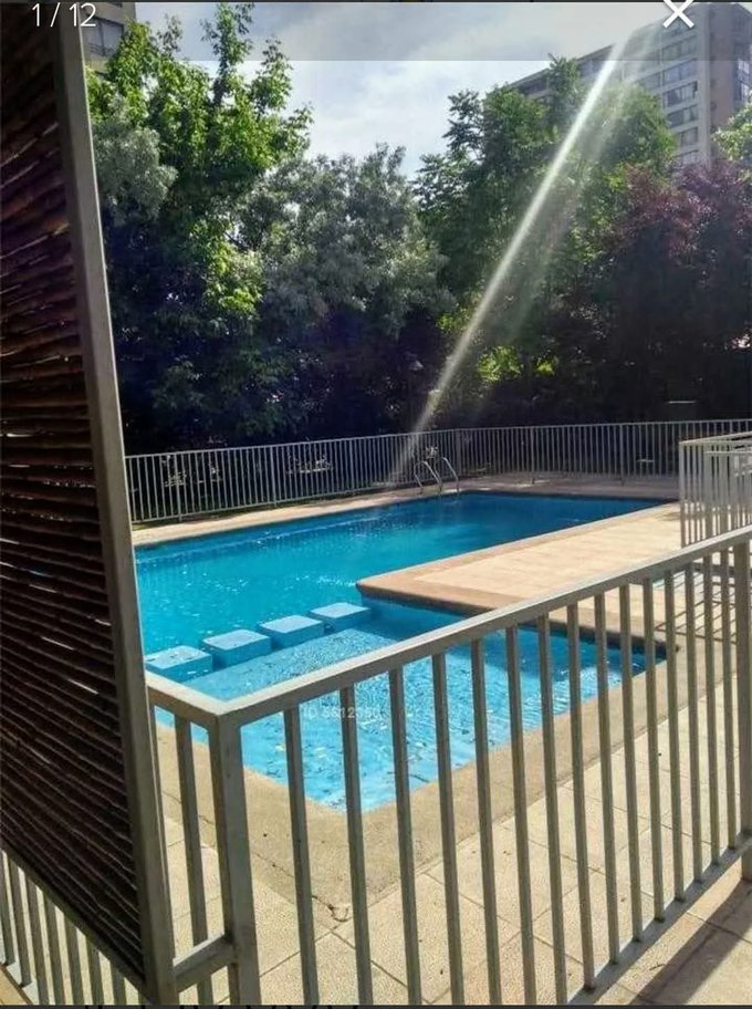 Piscina lejos del edificio