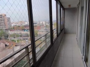 balcon cerrado con rejas y ventanales termopanel