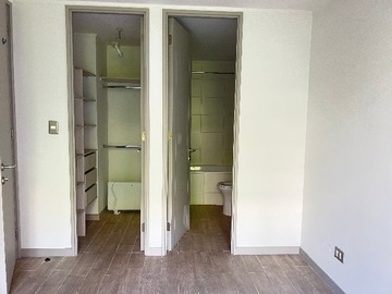 Walk in closet y baño