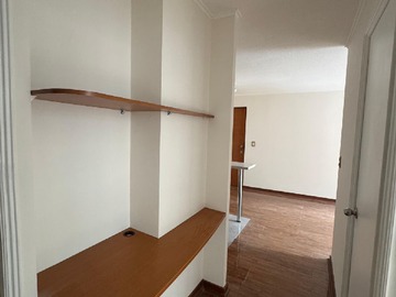 Pasillo y escritorio vista 2