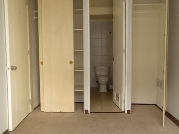 vista a closets baño.