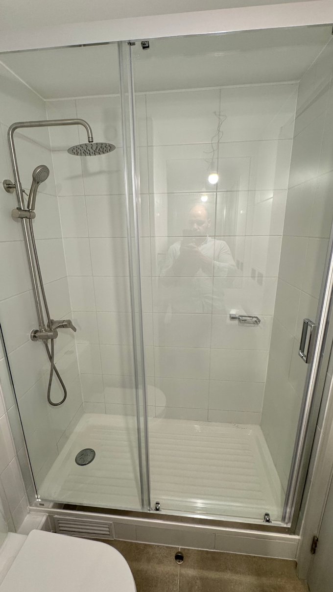Ducha con puertas de vidrio