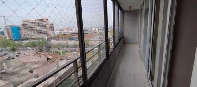 balcon cerrado con rejas y ventanales termopanel