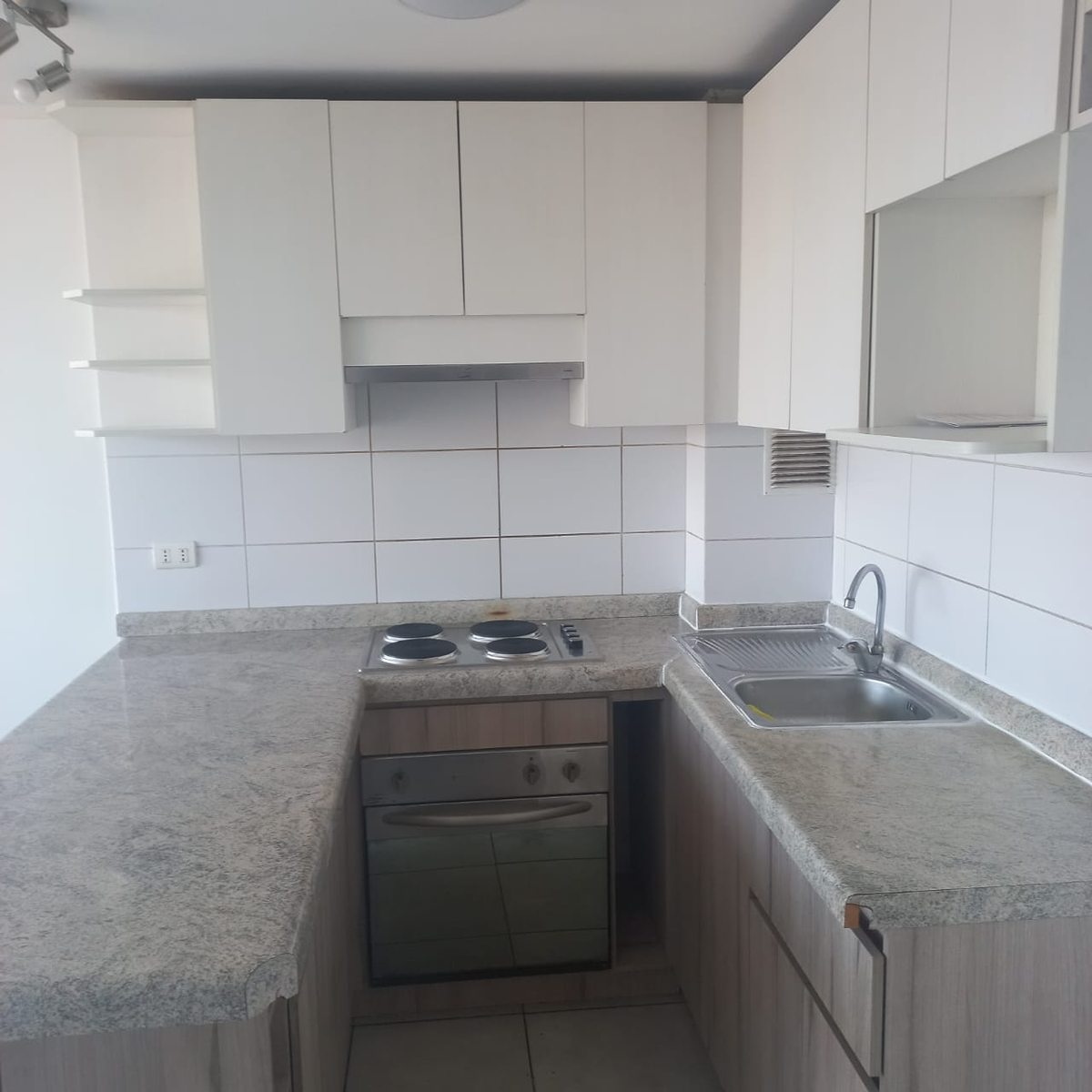 Cocina encimera y horno empotrado