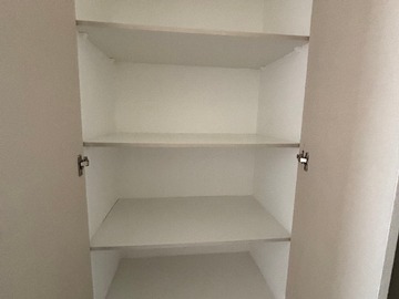 Closet dormitorio con repisas