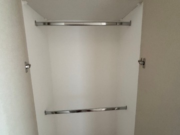 Closet dormitorio con barras