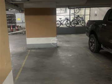 Arriendo Mensual / Estacionamiento / Las Condes