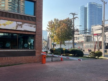 Arriendo Mensual / Estacionamiento / Las Condes