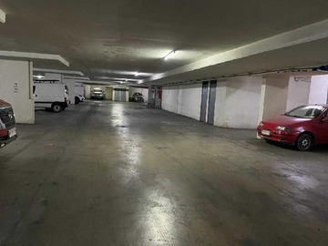 Arriendo Mensual / Estacionamiento / Macul