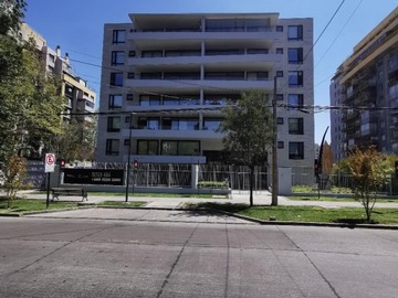 Arriendo Mensual / Estacionamiento / Ñuñoa