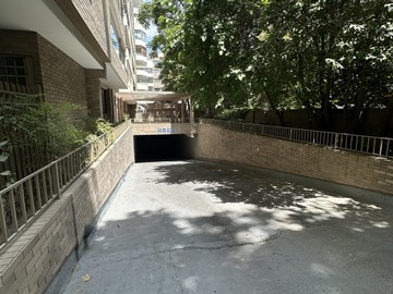 Arriendo Mensual / Estacionamiento / Providencia