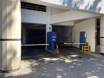 Arriendo Mensual / Estacionamiento / Providencia