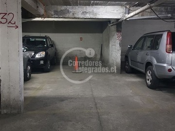Arriendo Mensual / Estacionamiento / Providencia
