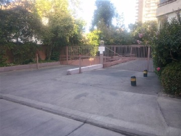 Arriendo Mensual / Estacionamiento / Providencia