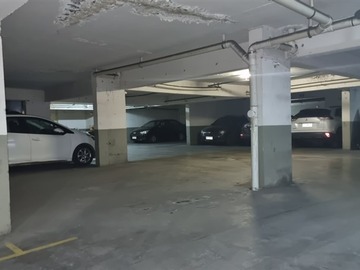 Arriendo Mensual / Estacionamiento / Providencia