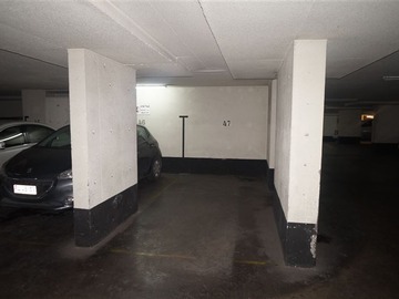 Arriendo Mensual / Estacionamiento / Providencia