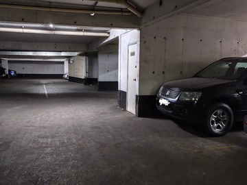 Arriendo Mensual / Estacionamiento / Santiago