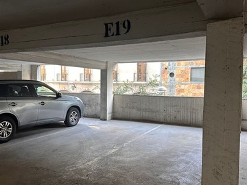 Arriendo Mensual / Estacionamiento / Santiago
