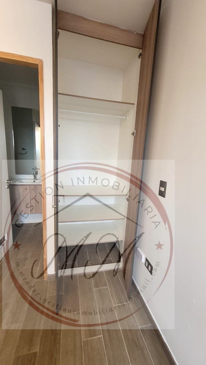 Acceso Baño y Closet
