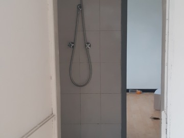 Baño y sexta habitación  más pequeña