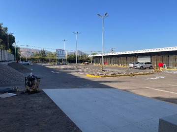 Arriendo Mensual / Local Comercial / Colina