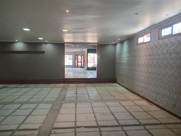Arriendo Mensual / Local Comercial / Colina