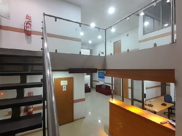 Arriendo Mensual / Local Comercial / Colina