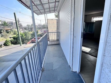 balcón y escalera