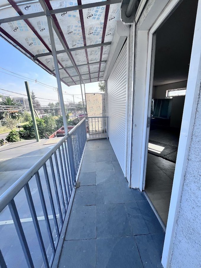 balcón y escalera
