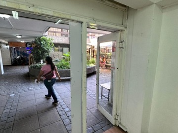 Arriendo Mensual / Local Comercial / Providencia