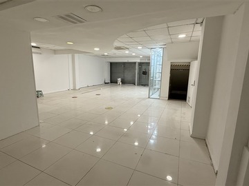 Arriendo Mensual / Local Comercial / San Bernardo
