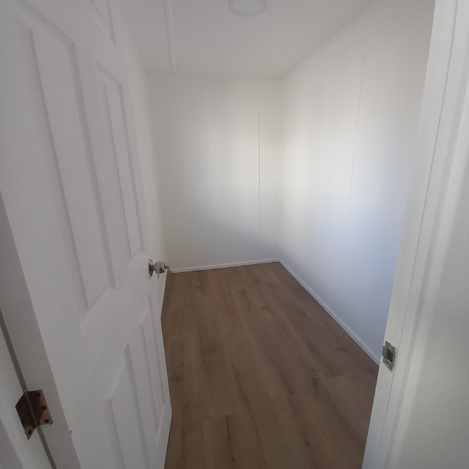 sala escrotorio o walk in closet