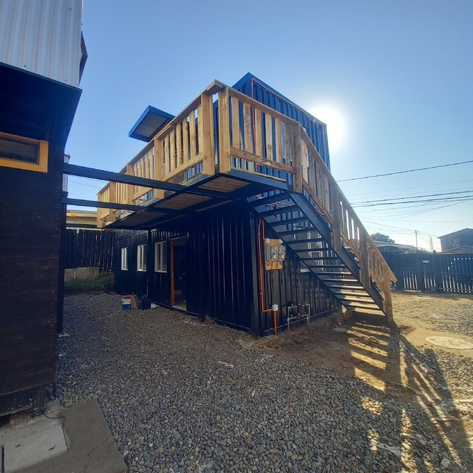 vista exterior con estacionamiento