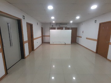 Arriendo Mensual / Oficina / Colina